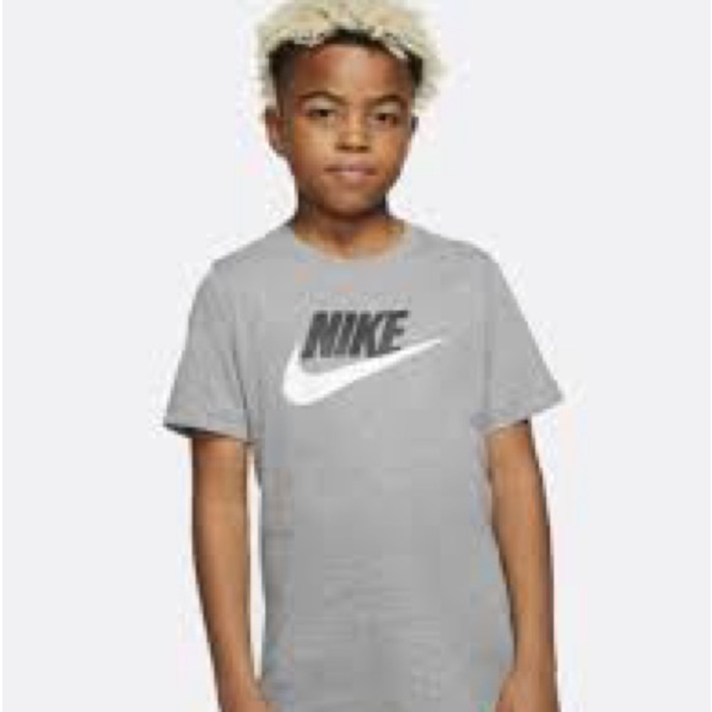 Nike Boys Gray Short Sleeve Tee Size XL